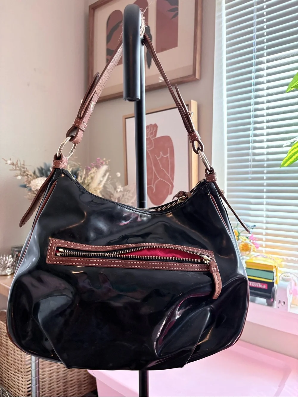 Dooney & Bourke black patent leather Bag purse - Picture 5 of 14